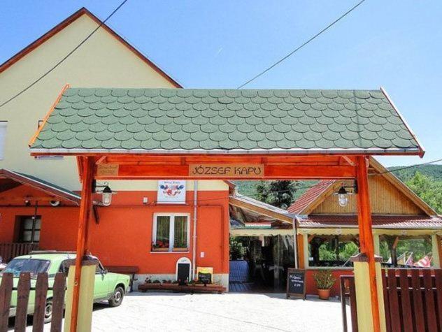 Fenyves Fogado Szurdokpüspöki Bagian luar foto