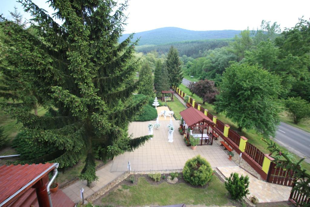Fenyves Fogado Szurdokpüspöki Bagian luar foto