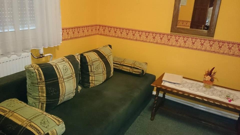 Fenyves Fogado Szurdokpüspöki Bagian luar foto